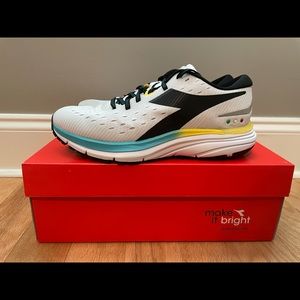 NEW Diadora Womens Mythos Blushield 6 C0351 Size 9